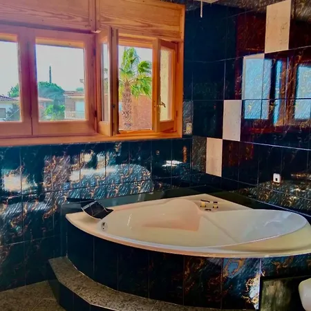 Casa De 2000 M2 Piscina Mar Barbacoa Y Felicidad Villa Santa Susanna