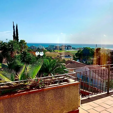 Casa De 2000 M2 Piscina Mar Barbacoa Y Felicidad